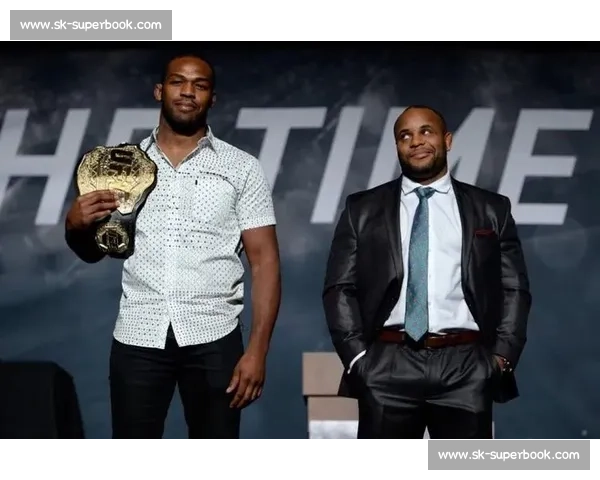 骨头琼斯与科米尔世纪宿敌对决回顾与格斗王朝之争终极较量全景解析 骨头琼斯与科米尔世纪宿敌对决回顾与格斗王朝之争终极较量全景解析