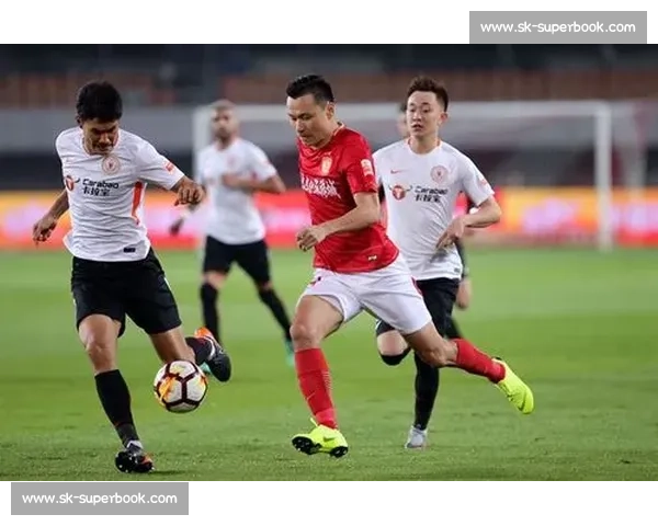 亚冠焦点战恒大对阵上港经典录像回顾攻防博弈全解析精彩瞬间与战术较量