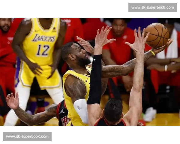 季后赛巅峰对决湖人雷霆青春与王朝的正面对撞西部舞台胜负悬念拉满 季后赛巅峰对决湖人雷霆青春与王朝的正面对撞西部舞台胜负悬念拉满