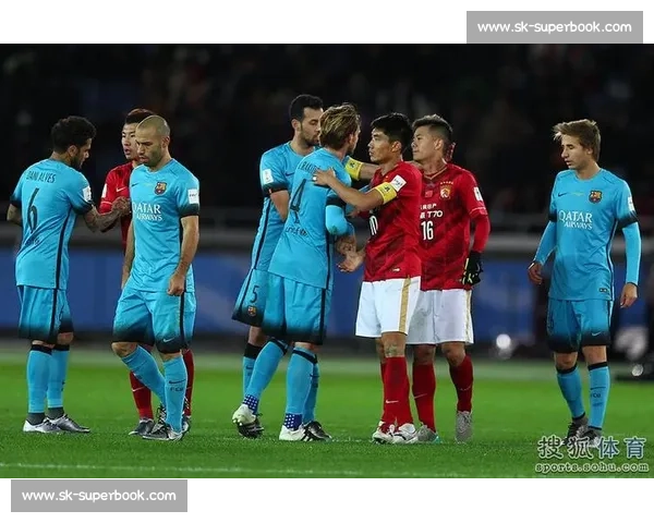 恒大对阵巴萨引发世界足坛焦点碰撞掀起中西豪门较量新话题热议潮