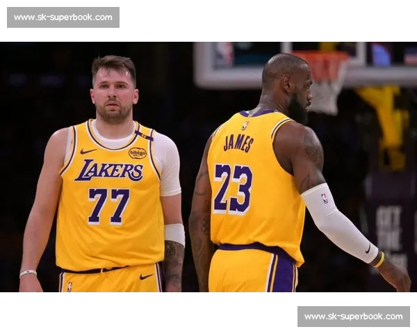 湖人对决76人东西豪门碰撞巨星对飙引爆焦点之夜万众期待巅峰战