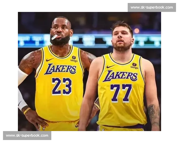 从巅峰到碰撞:2012年湖人雷霆西部对决与时代更迭回顾 从巅峰到碰撞:2012年湖人雷霆西部对决与时代更迭回顾